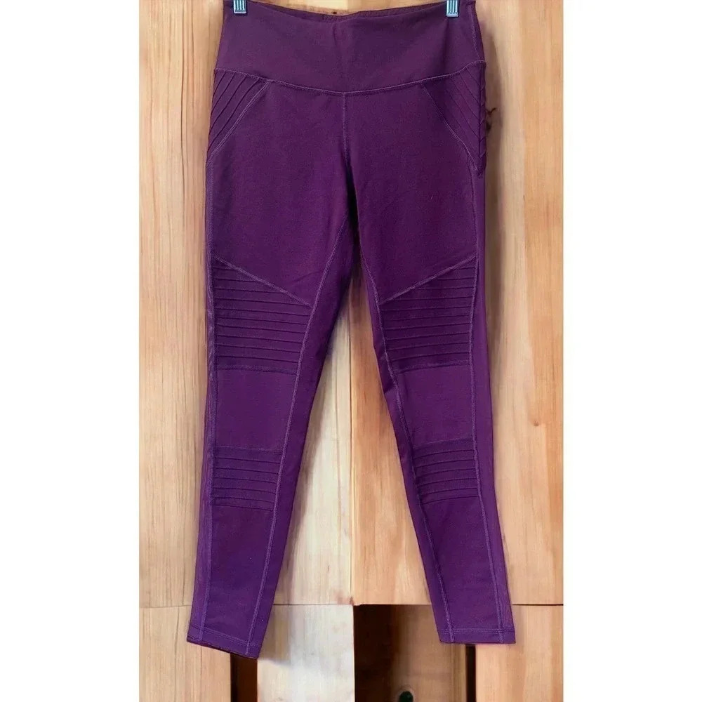 Victoria Secret Knockout high rise mesh side panel leggings. Medium